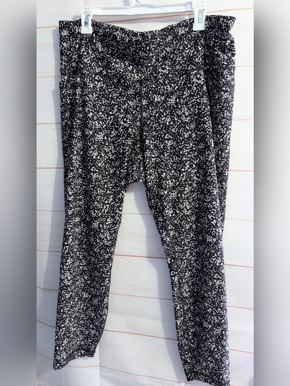 Euc Old Navy Active Powersoft 2X Plus Black & White Print